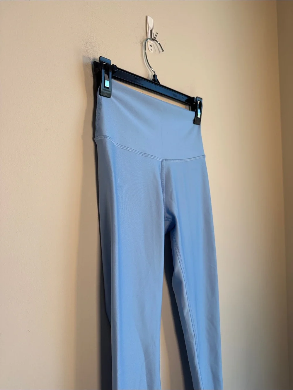 ALO Yoga High-Waist Airlift Legging in Seashell Blue - S